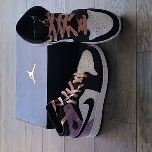 Air Jordan 1 Mid SE (GS) Size 6.5 Youth